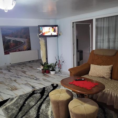 Apartament Cu Terasa Si Gratar Apartment Satu Mare Exterior photo