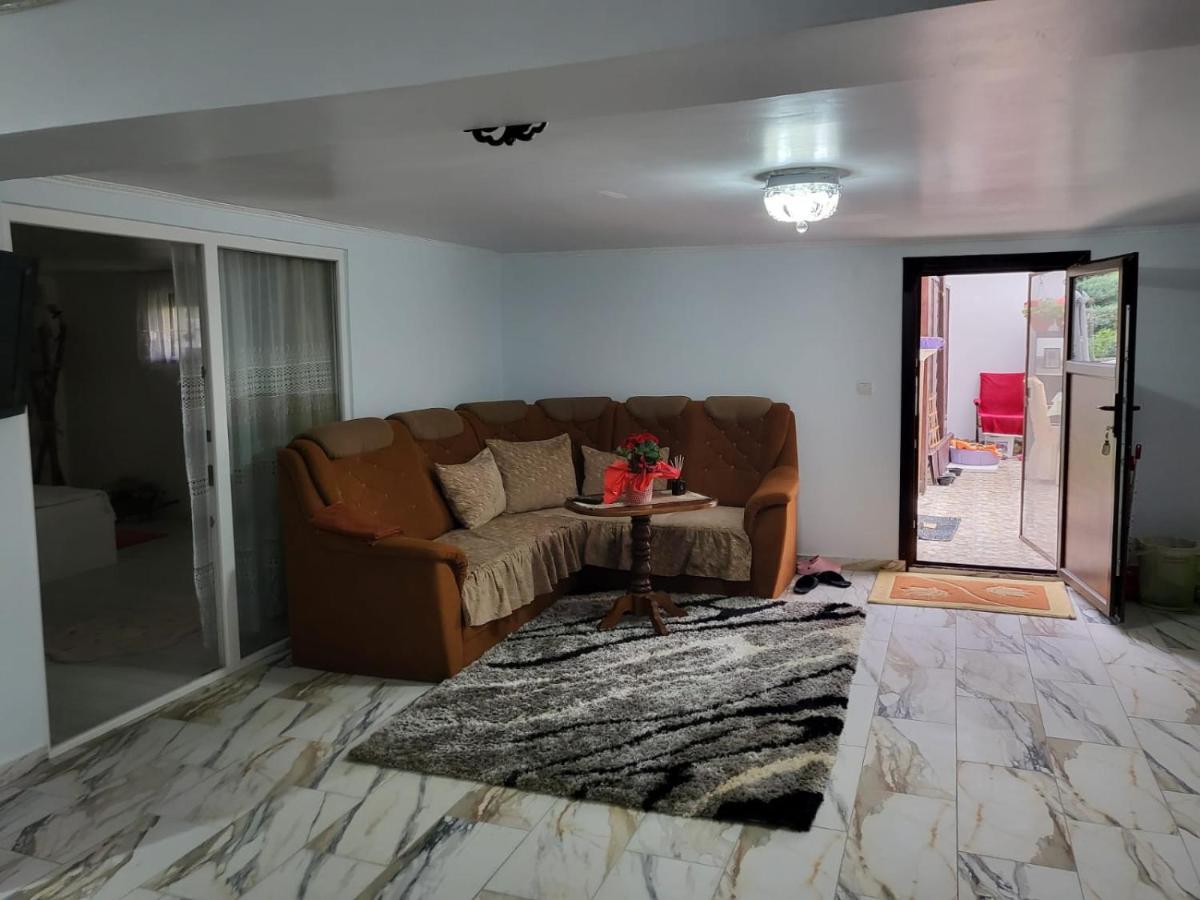 Apartament Cu Terasa Si Gratar Apartment Satu Mare Exterior photo
